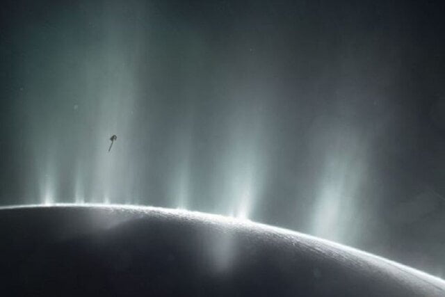 نمای حیرت‌انگیز آب‌فشان عظیم در منظومه شمسی/ تلسکوپ جیمز وب کشف کرد/ عکس
