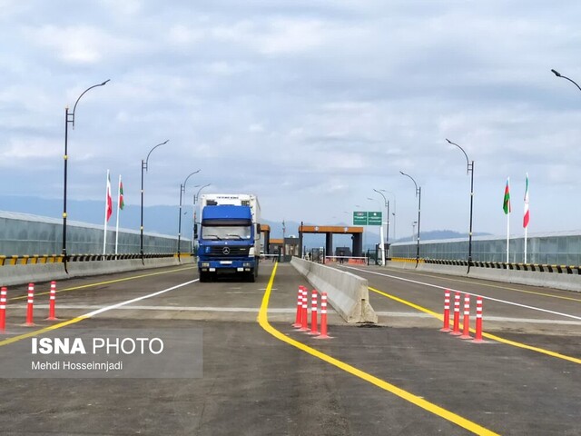آغاز ورود خودروهای ترانزیتی به سایت موقت پایانه مرزی آستارا از طریق پل جدید مرزی