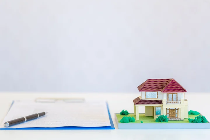 Pre-sale of apartments to several people