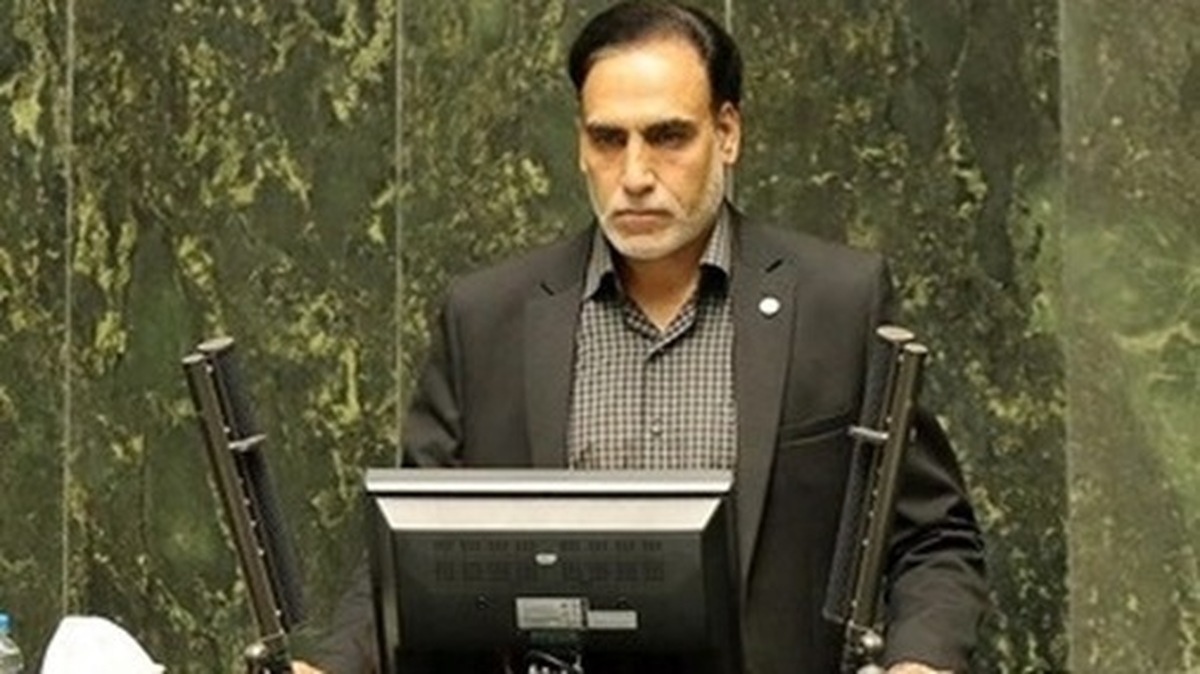انتقاد از رفیق بازی مدیران ورزشی در اصفهان  وزیر ورزش به این بازی مار و پله خاتمه دهد